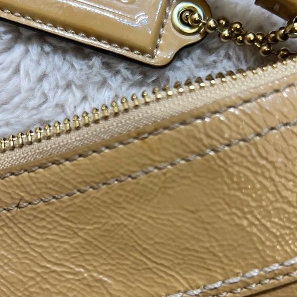 COACH | BEIGE PATENT LEATHER BAG | PLEATED BUCKLE STRAP | HOBO SHOULDER PURSE - Picture 13 of 15